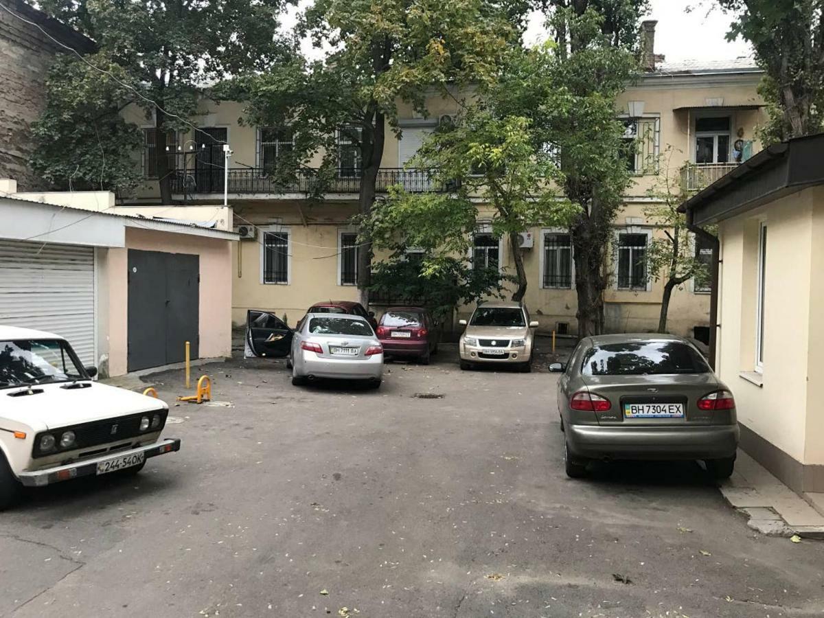 Apart-Hotel Next To Deribasivska Odesa Exterior photo